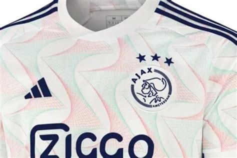 Ajax presenteert nieuw uitshirt voor 2023/24: ‘A Touch .